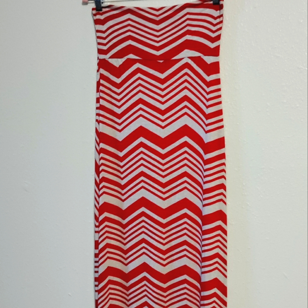 Red and White Maxi Skirt with Chevron Print Size Large